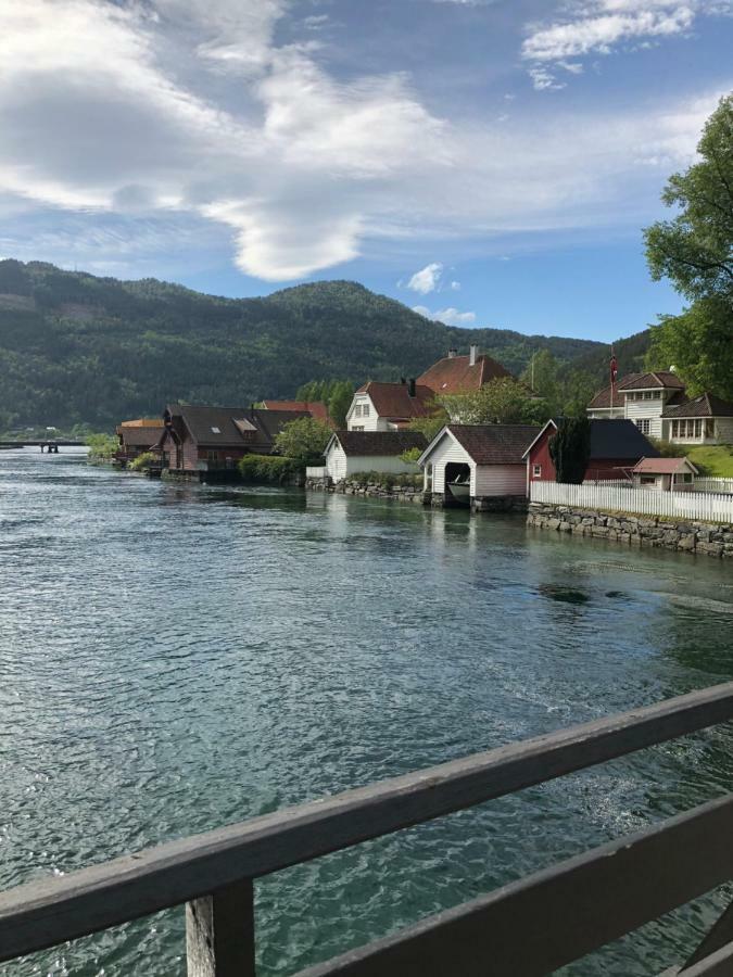Stryn - House By The River Eksteriør bilde